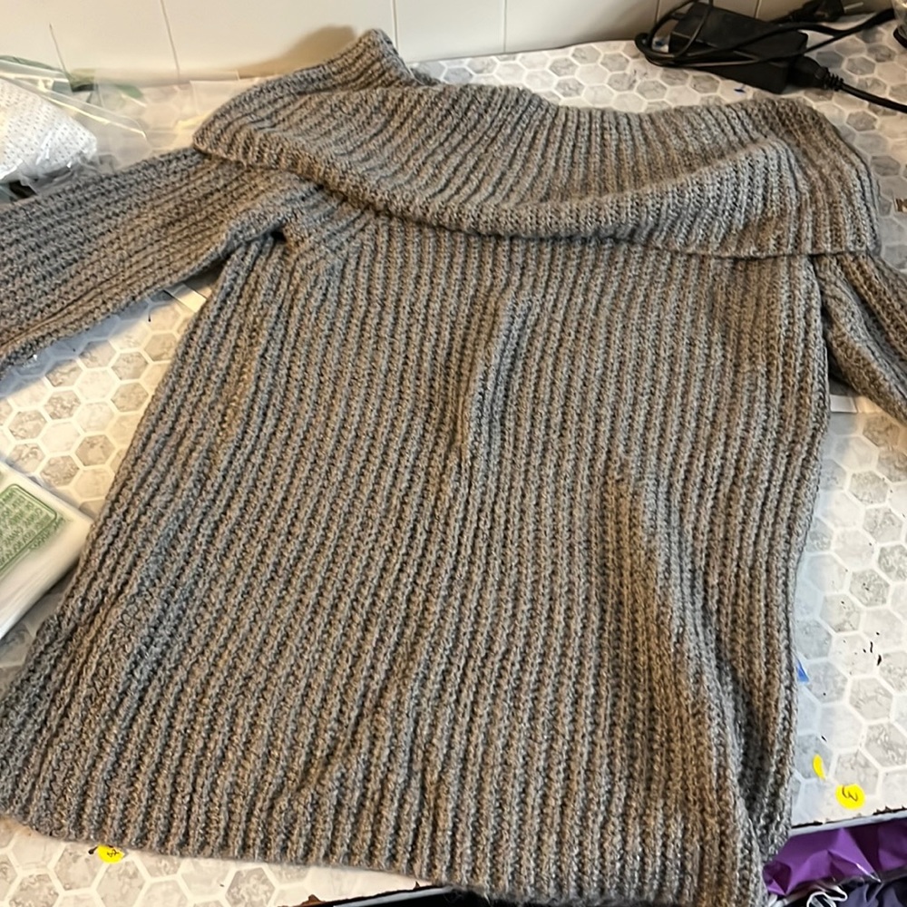 Fortuity Medium Off the Shoulder Gray Thick Sweater